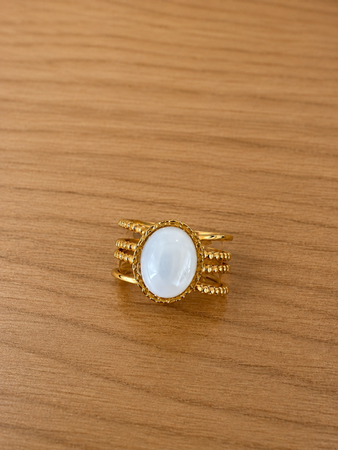 Bague en nacre blanche – Acier inoxydable – Dorée