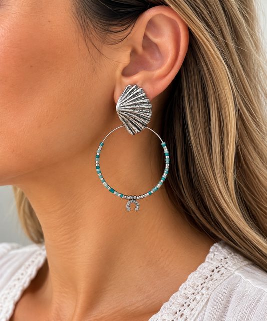 Boucles d’Oreilles « Calypso » – Créoles Coquillage & Perles Turquoise – Acier Inoxydable Argenté