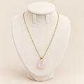 Collier doré pendentif pierre de synthèse