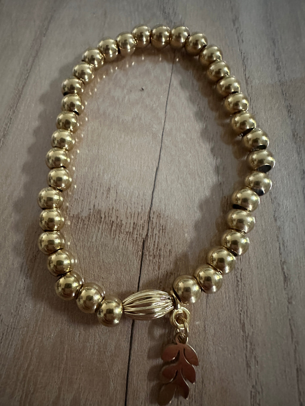 Bracelet Élia – Acier inoxydable 316L doré et breloque feuillage