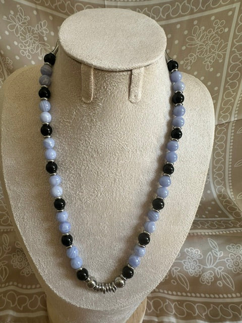 Collier femme Jade vert naturel ou bleu et beige ou noir et lilas