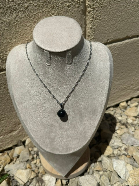 Collier femme pendentif boule en rose ou noir, acier inoxydable