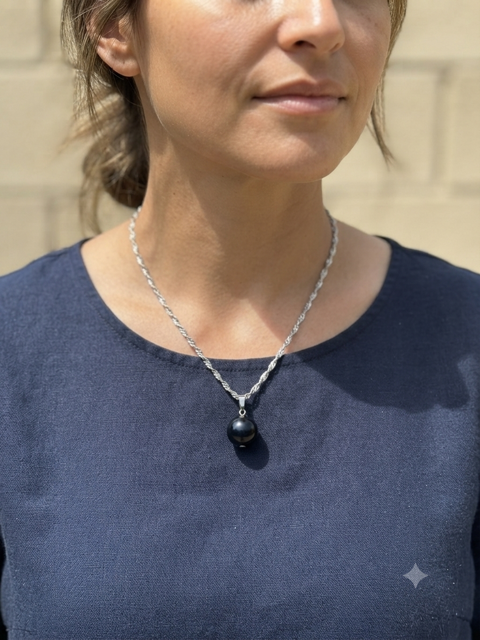 Collier femme pendentif boule en rose ou noir, acier inoxydable