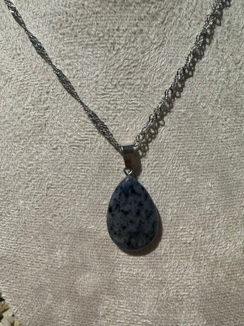 collier en acier inoxydable argenté et pendentif