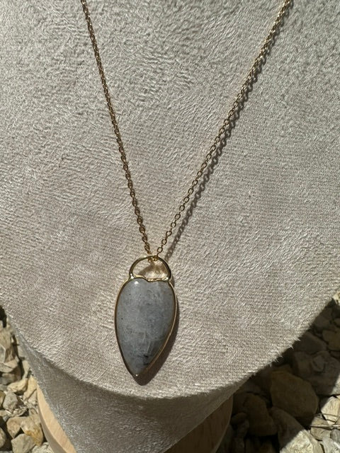 Collier pendentif pierre synthèse , acier inoxydable, doré,