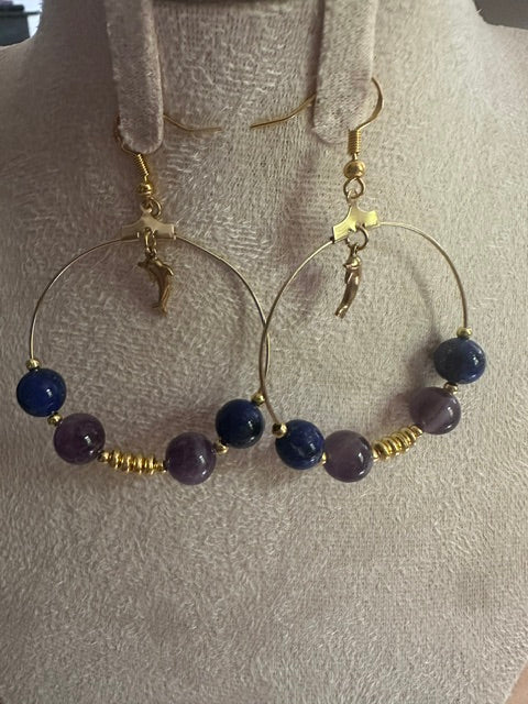 Boucles d’oreilles créoles Lapis-Lazuli & Améthyste – Pierres naturelles – Acier inoxydable doré