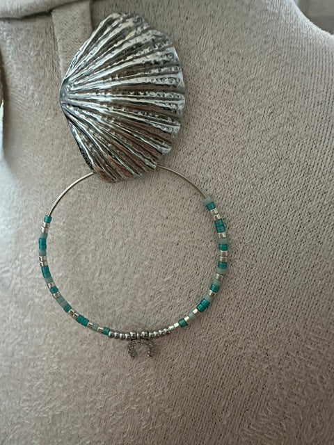 Boucles d’Oreilles « Calypso » – Créoles Coquillage & Perles Turquoise – Acier Inoxydable Argenté