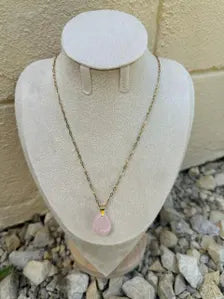 Collier femme pendentif goutte en pierre rose ou violet, acier inoxydable
